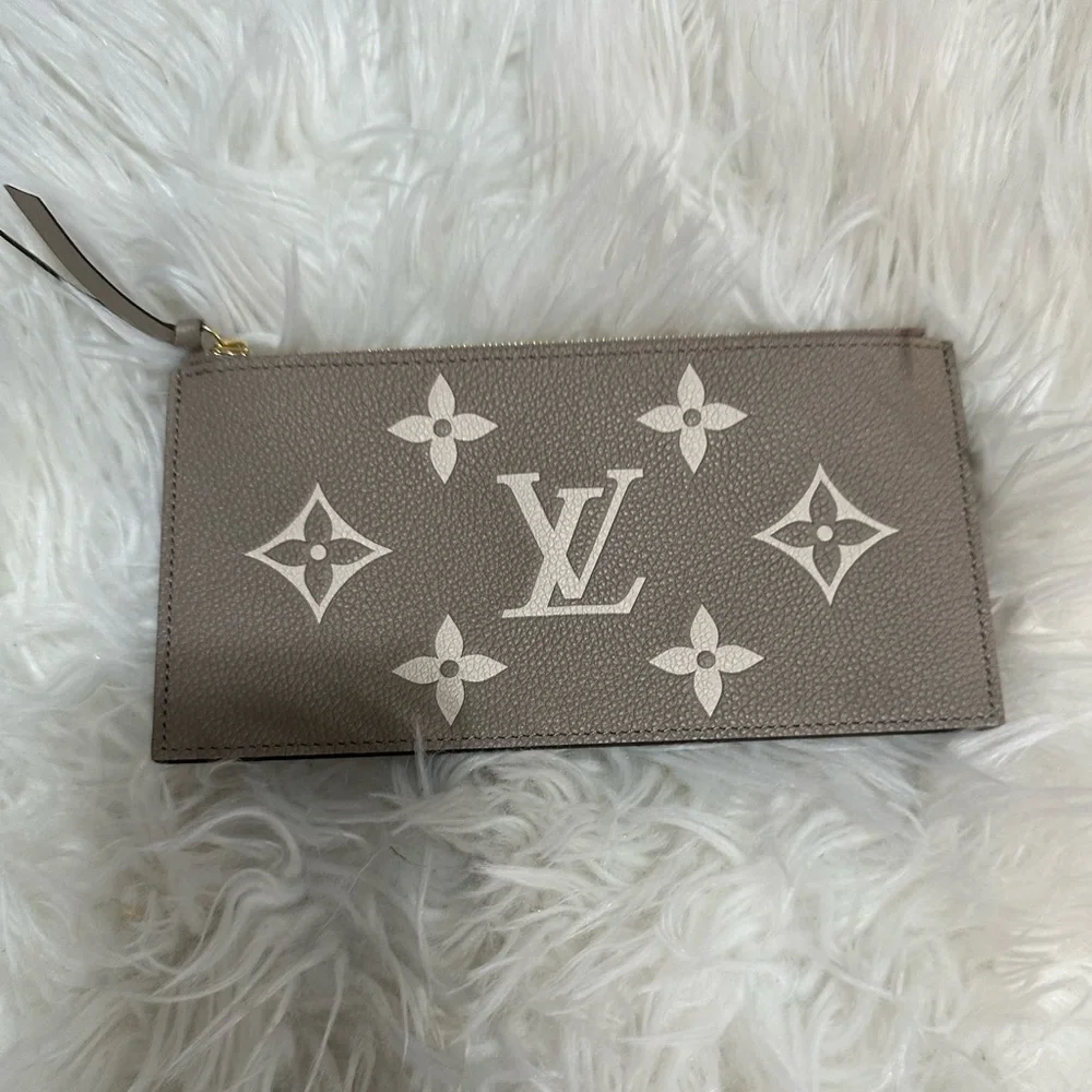 ๐SOLD๐ BRAND NEW Louis Vuitton bicolor zipped pouch - Picture 1 of 3